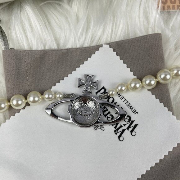 Vivienne Westwood Single Layer Pearl Necklace Silver Pendant - Picture 10 of 10